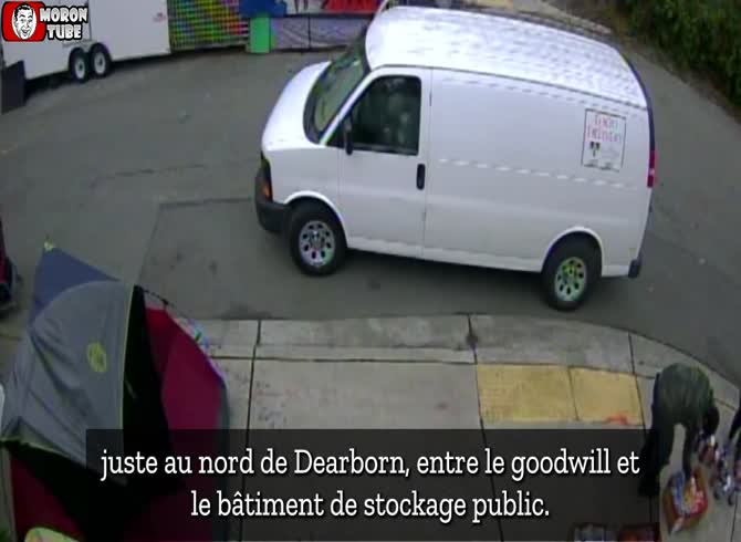 Video :Because the homeless man's tent is too near to hers, she stabs him (public cautioned)